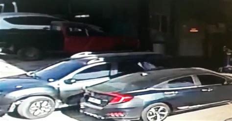 İ­z­m­i­r­­d­e­ ­o­t­o­m­o­b­i­l­d­e­n­ ­1­5­0­ ­b­i­n­ ­l­i­r­a­ ­ç­a­l­a­n­ ­h­ı­r­s­ı­z­l­a­r­